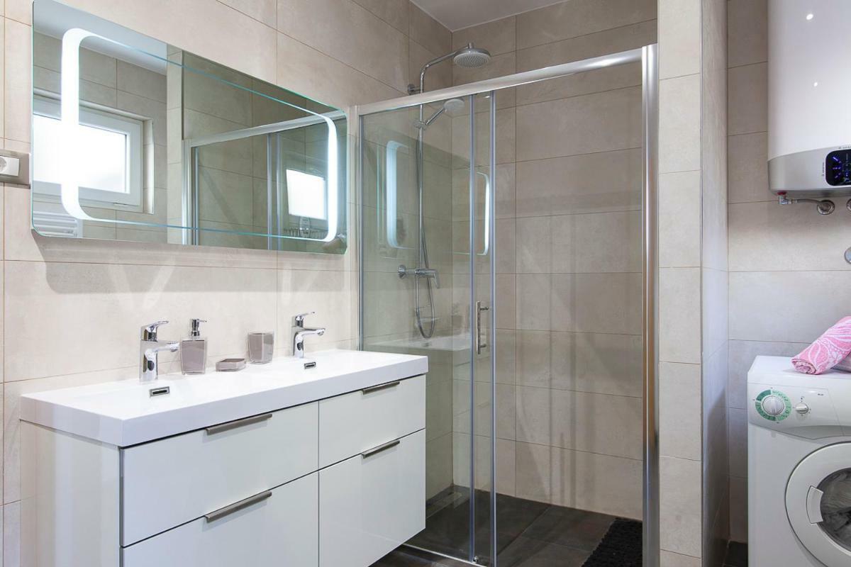 Apartment Svemir Primošten Kültér fotó